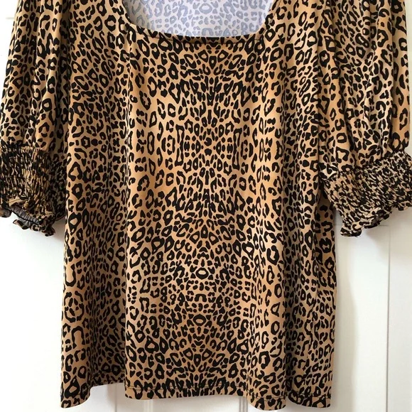 CeCe Leopard Print Top w/Square Neckline & Elastic Smocking At Bottom Of Sleeves - Picture 2 of 7